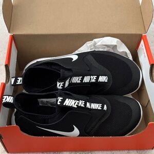 NWT Nike Flex Runner Sneakers